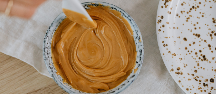 duerfen-hunde-erdnussbutter-essen